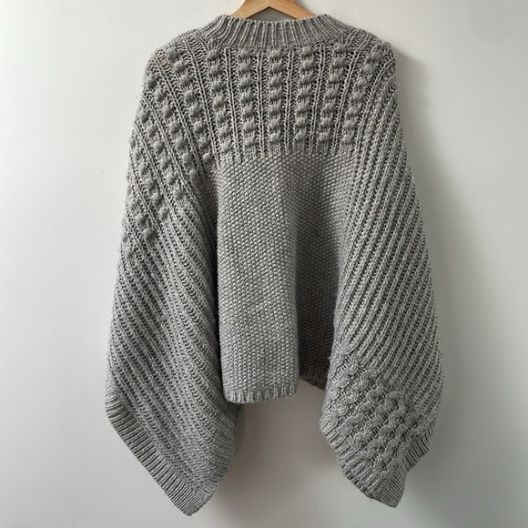 Club Monaco Janeen Gray Thick Knitted Poncho Sweater M L Alpaca Merino Wool - Picture 6 of 11